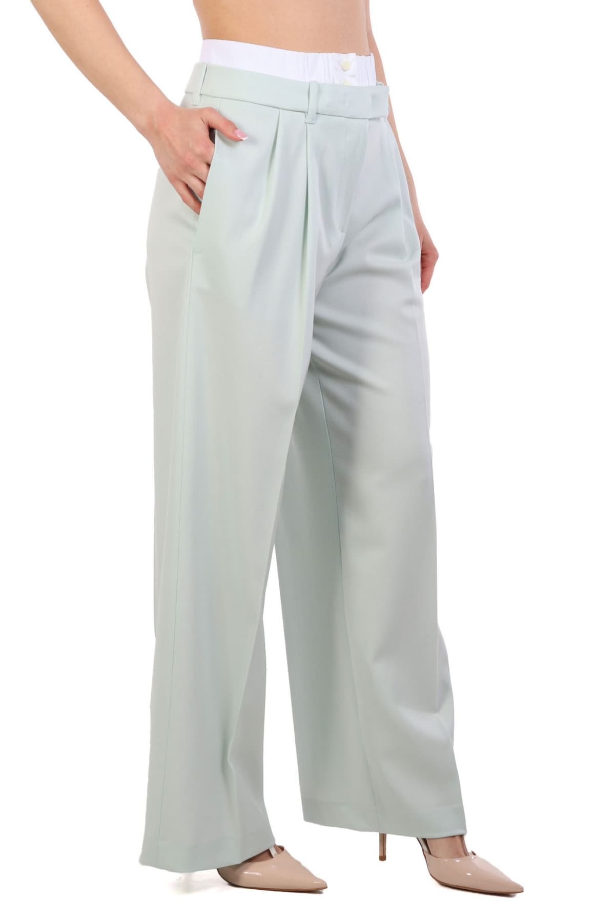 LIVIANA CONTI ΠΑΝΤΕΛΟΝΑ ΜΕ ΠΙΕΤΕΣ ΜΕΝΤΑ