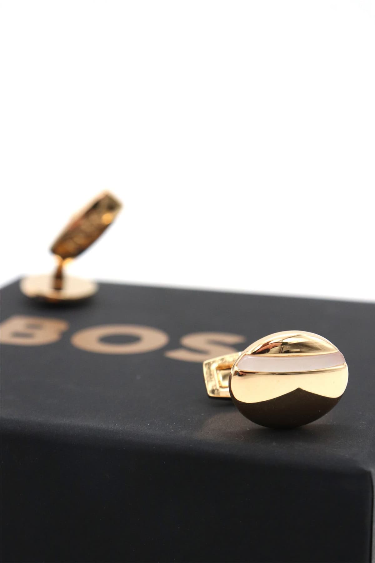 BOSS ΜΑΝΙΚΕΤΟΚΟΥΜΠΟ L-OVALINE-CUF ΧΡΥΣΟ