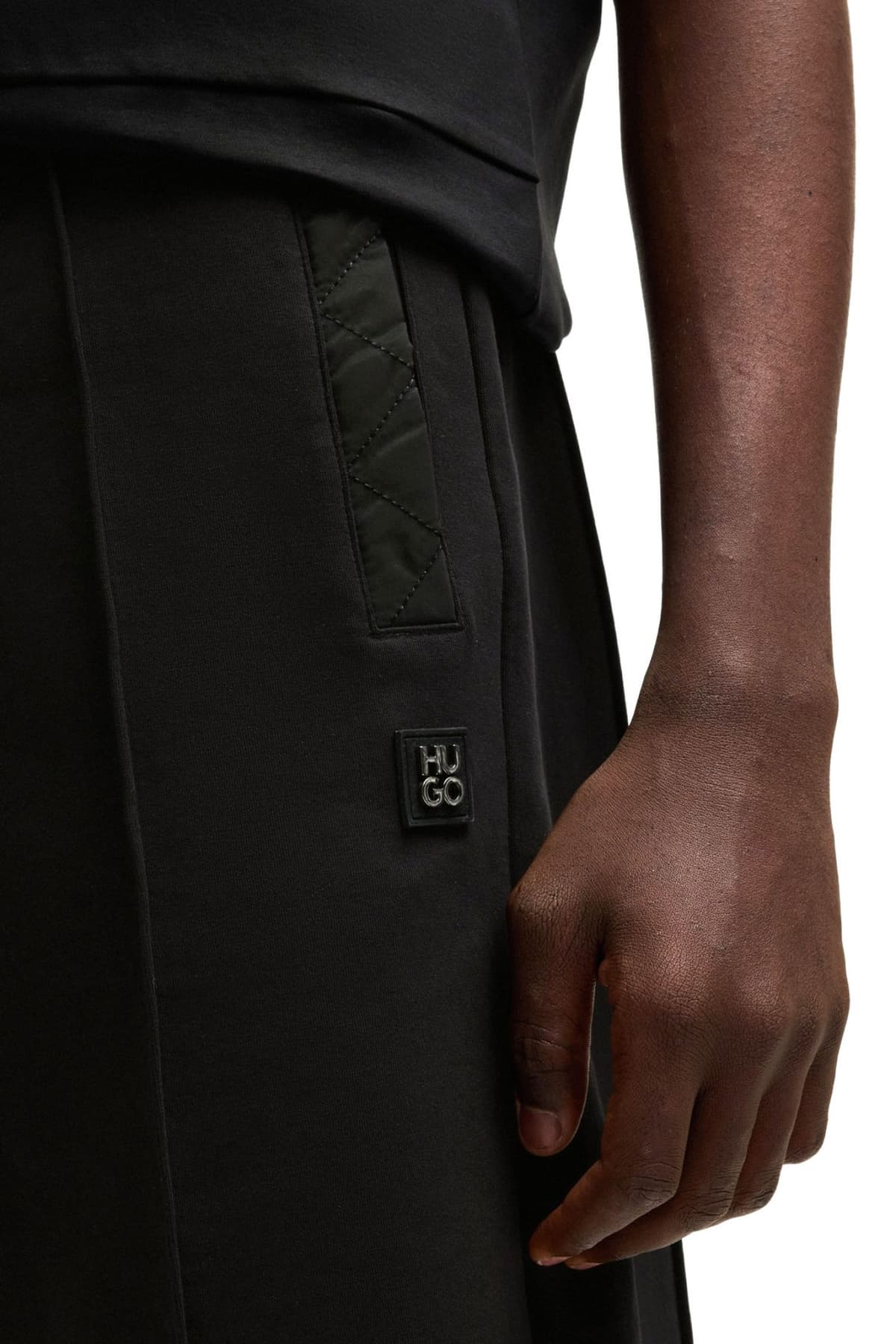 HUGO ΒΕΡΜΟΥΔΑ DILMOS ΜΕΤΑΛΛΙΚΟ LOGO ΜΑΥΡΟ