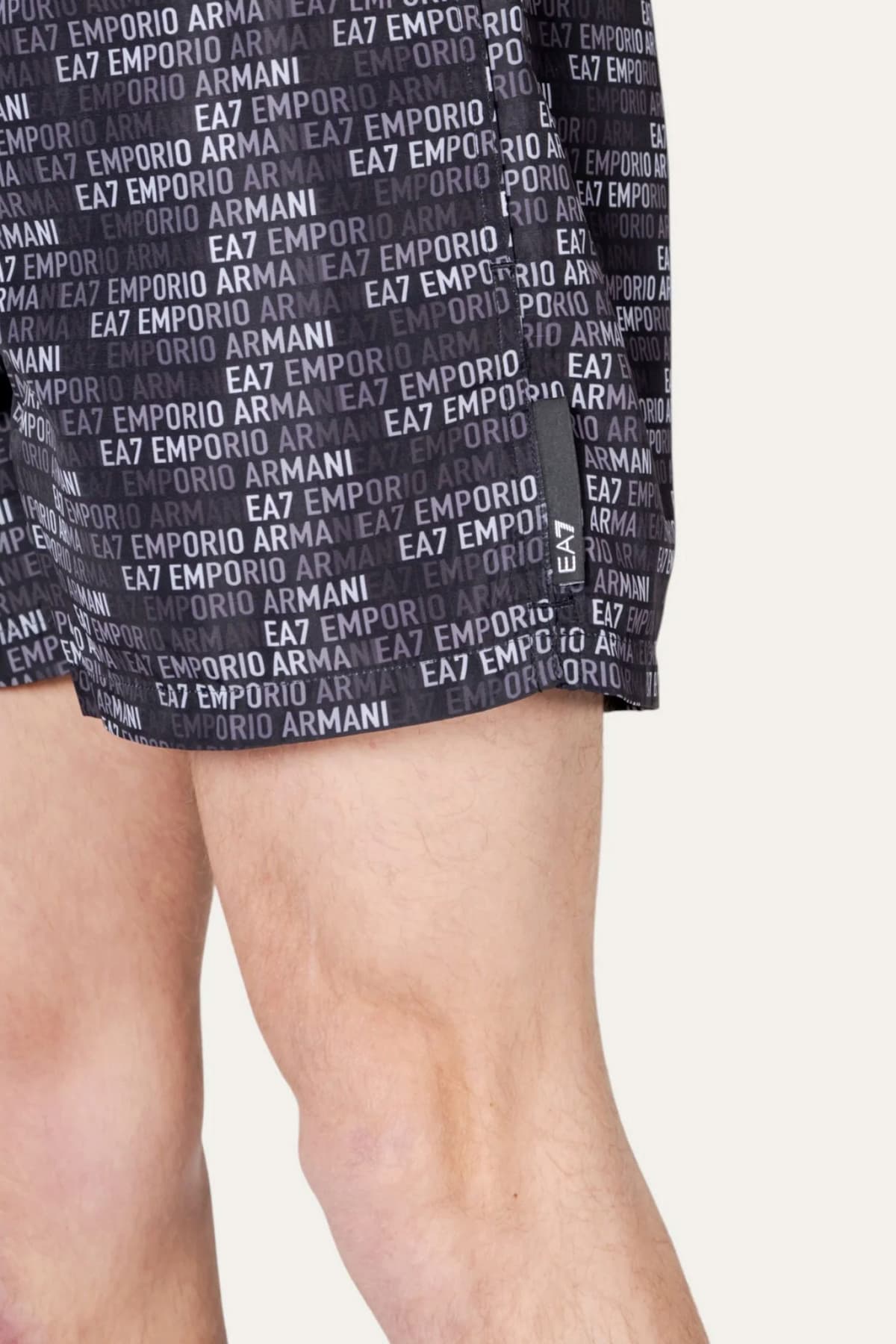 ARMANI 7 ΜΑΓΙΩ ΣΟΡΤΣ ALL OVER LOGO ΜΑΥΡΟ-ΛΕΥΚΟ