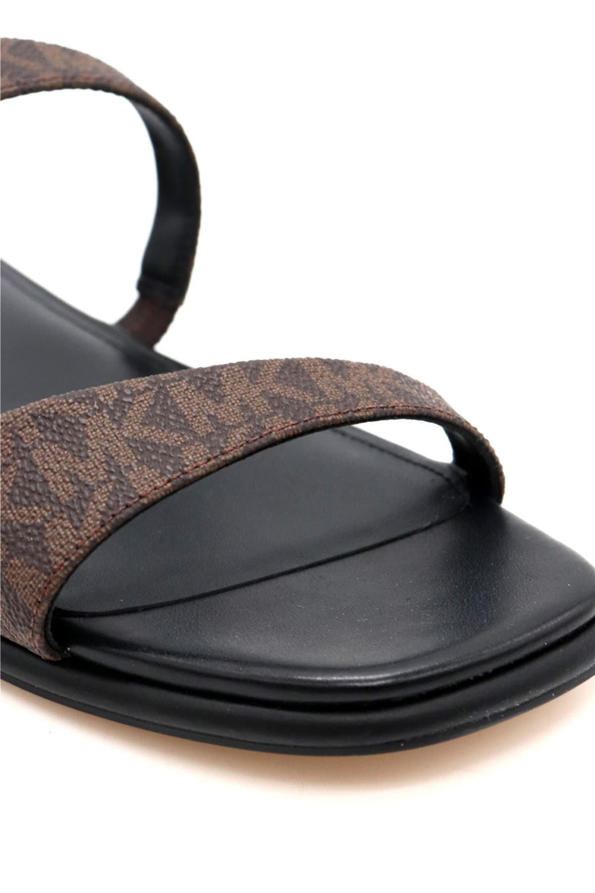 MICHAEL KORS ΠΑΠΟΥΤΣΙΑ ΠΑΝΤΟΦΛΕΣ JAIDA FLAT SANDAL ALL OVER LOGO KΑΦΕ/ΜΑΥΡΟ