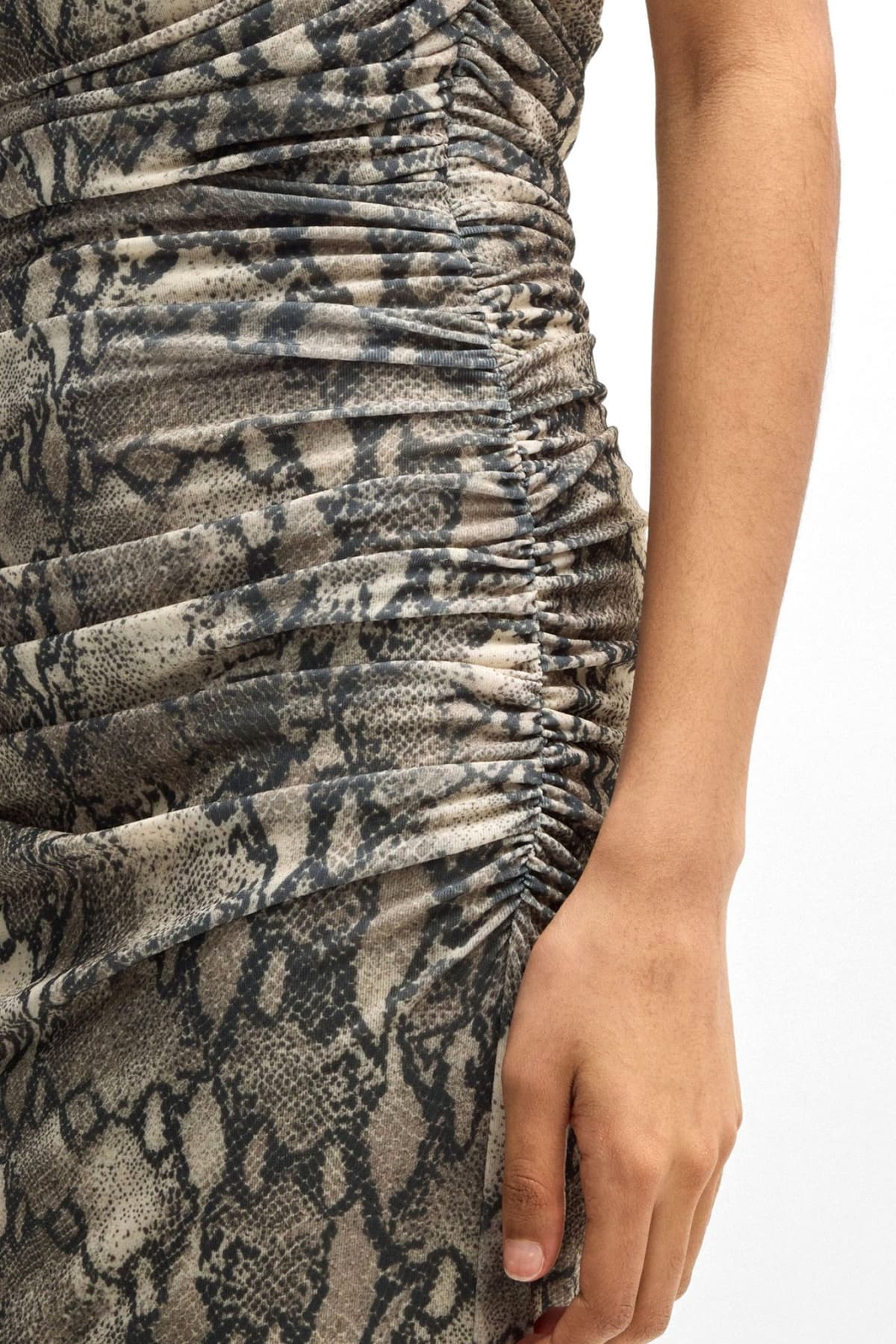 HUGO ΦΟΡΕΜΑ NOFFIANO ΝΤΡΑΠΕ ΣΟΥΡΑ ΣΤΗΝ ΜΕΣΗ ΛΕΟΠΑΡ