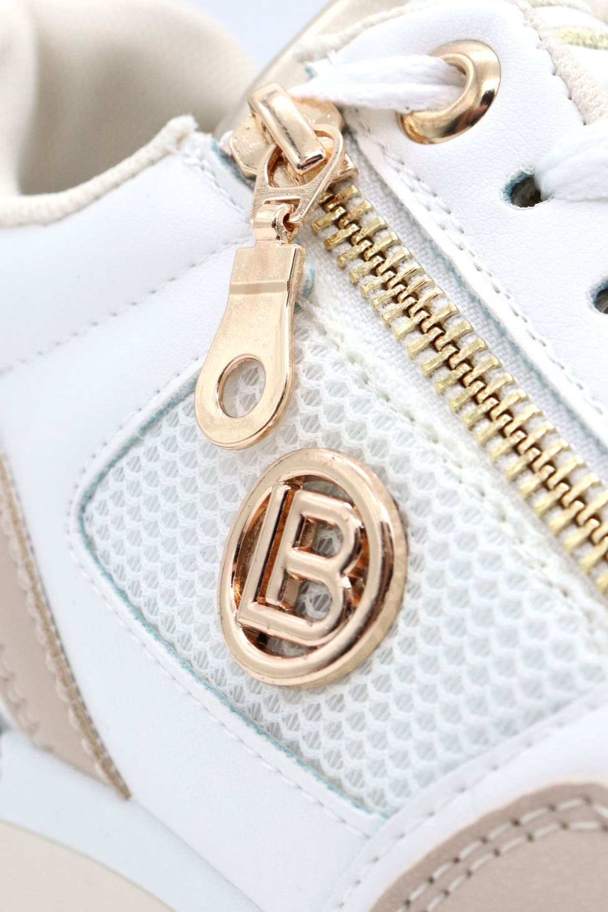 LAURA BIAGIOTTI ΠΑΠΟΥΤΣΙΑ SNEAKERS ΧΡΥΣΕΣ ΛΕΠΤΟΜΕΡΕΙΕΣ ΜΕΤΑΛΛΙΚΟ LOGO ΜΠΕΖ/ΛΕΥΚΟ