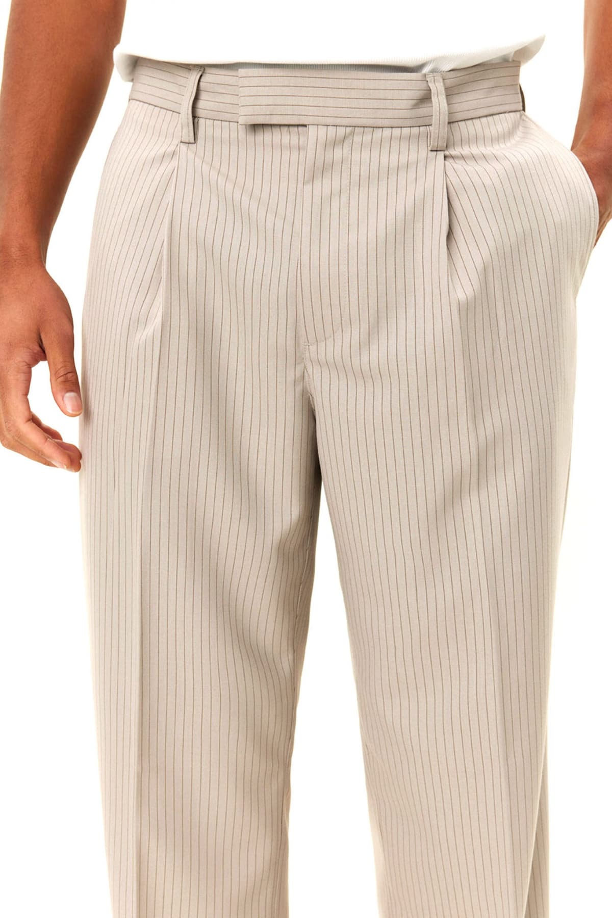 LES DEUX ΠΑΝΤΕΛΟΝΙ CHINO ΠΙΕΤΑ REECE PLEATED PINSTRIPE ΡΙΓΕ ΜΠΕΖ-ΚΑΦΕ