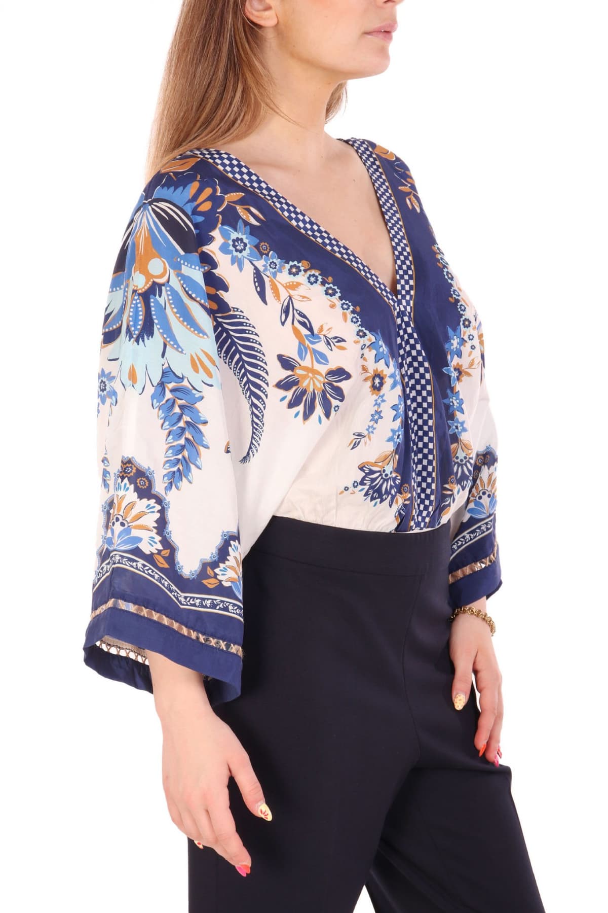 FARM RIO ΚΟΡΜΑΚΙ ANA TAPESTRY ΒΑΘΥ ΝΤΕΚΟΛΤΕ ΑΝΟΙΓΜΑ ΠΛΑΤΗ ΕΜΠΡΙΜΕ ΛΕΥΚΟ-ΜΠΛΕ