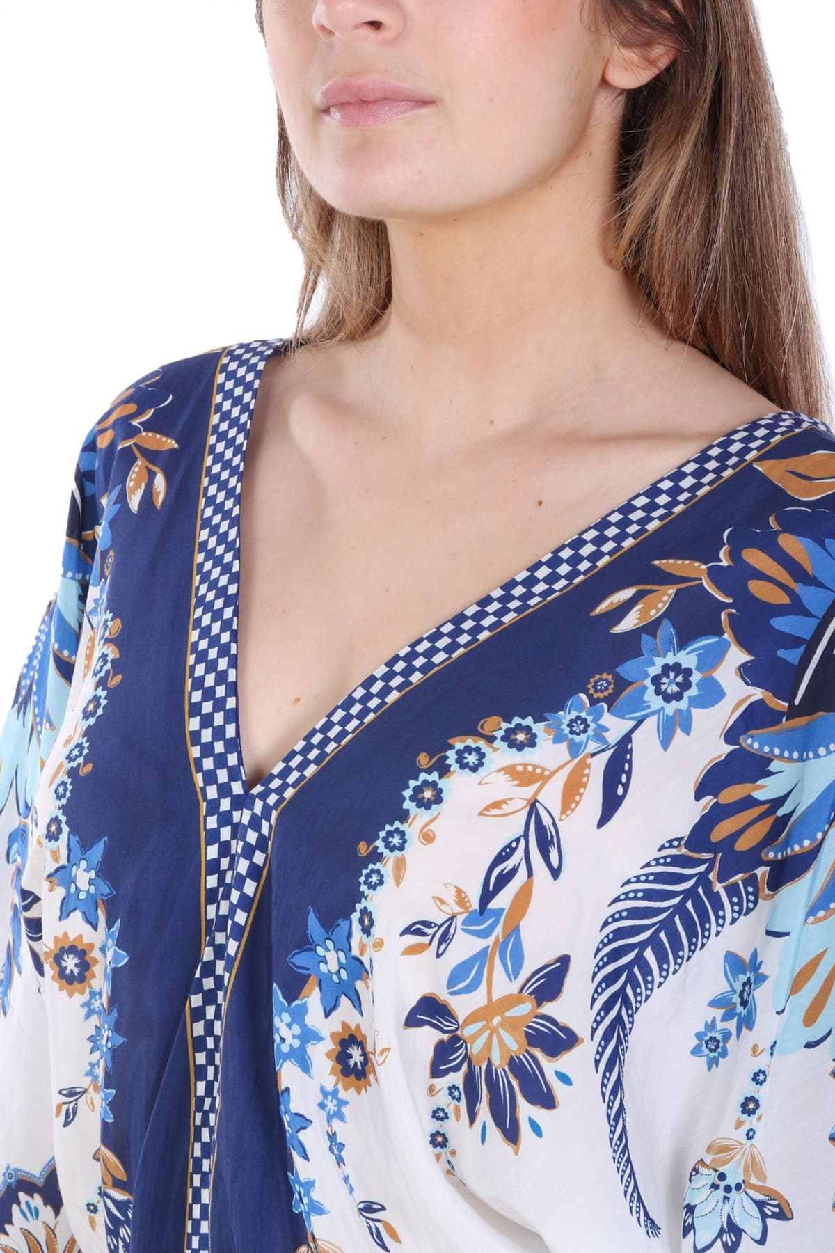 FARM RIO ΚΟΡΜΑΚΙ ANA TAPESTRY ΒΑΘΥ ΝΤΕΚΟΛΤΕ ΑΝΟΙΓΜΑ ΠΛΑΤΗ ΕΜΠΡΙΜΕ ΛΕΥΚΟ-ΜΠΛΕ