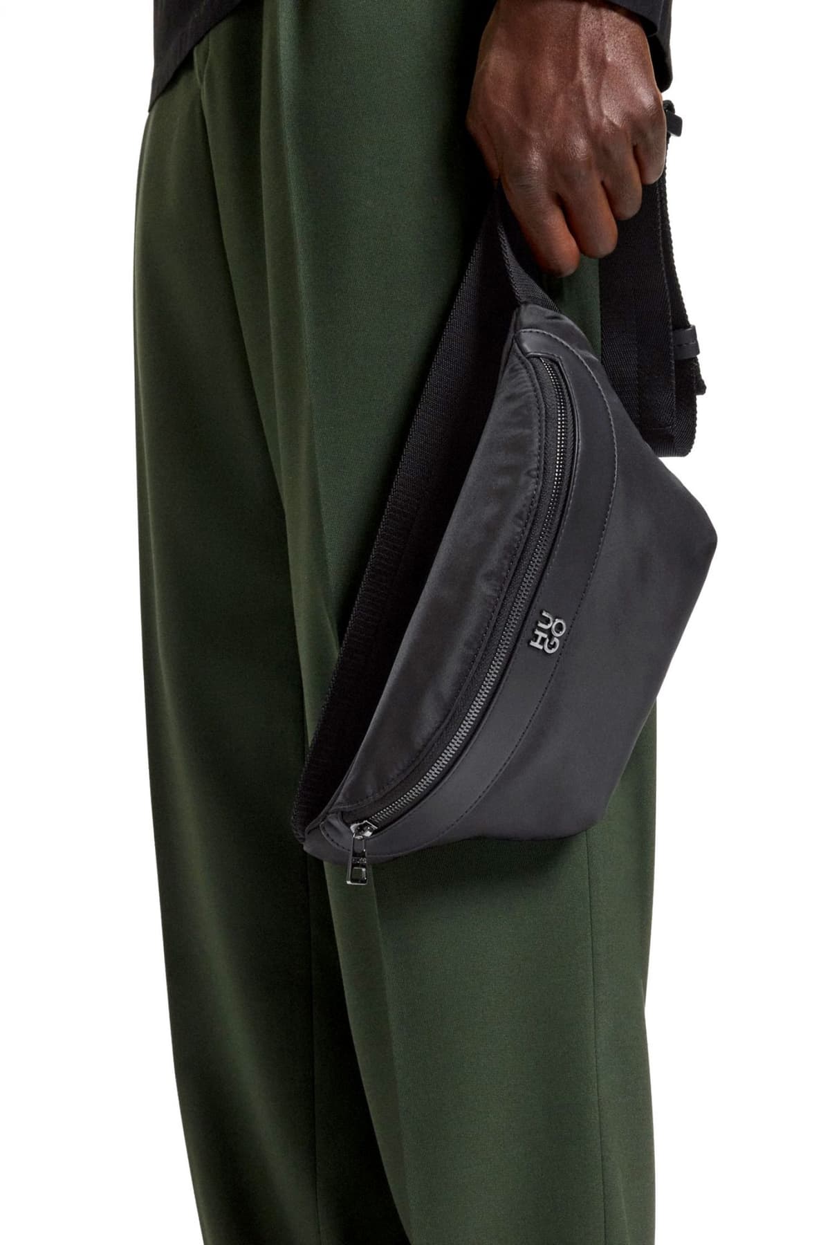 HUGO ΤΣΑΝΤΑΚΙ ΜΕΣΗΣ QUANTIC_N_BUMBAG LOGO ΜΕΤΑΛΛΙΚΟ ΜΑΥΡΟ