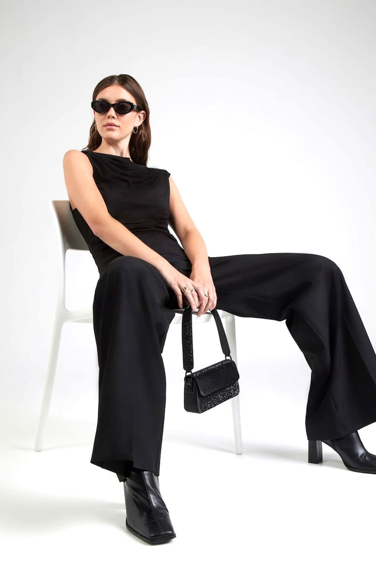 BOSS TOP C_ENIMA ΠΙΕΤΑ ΜΕΣΗ ΜΑΥΡΟ