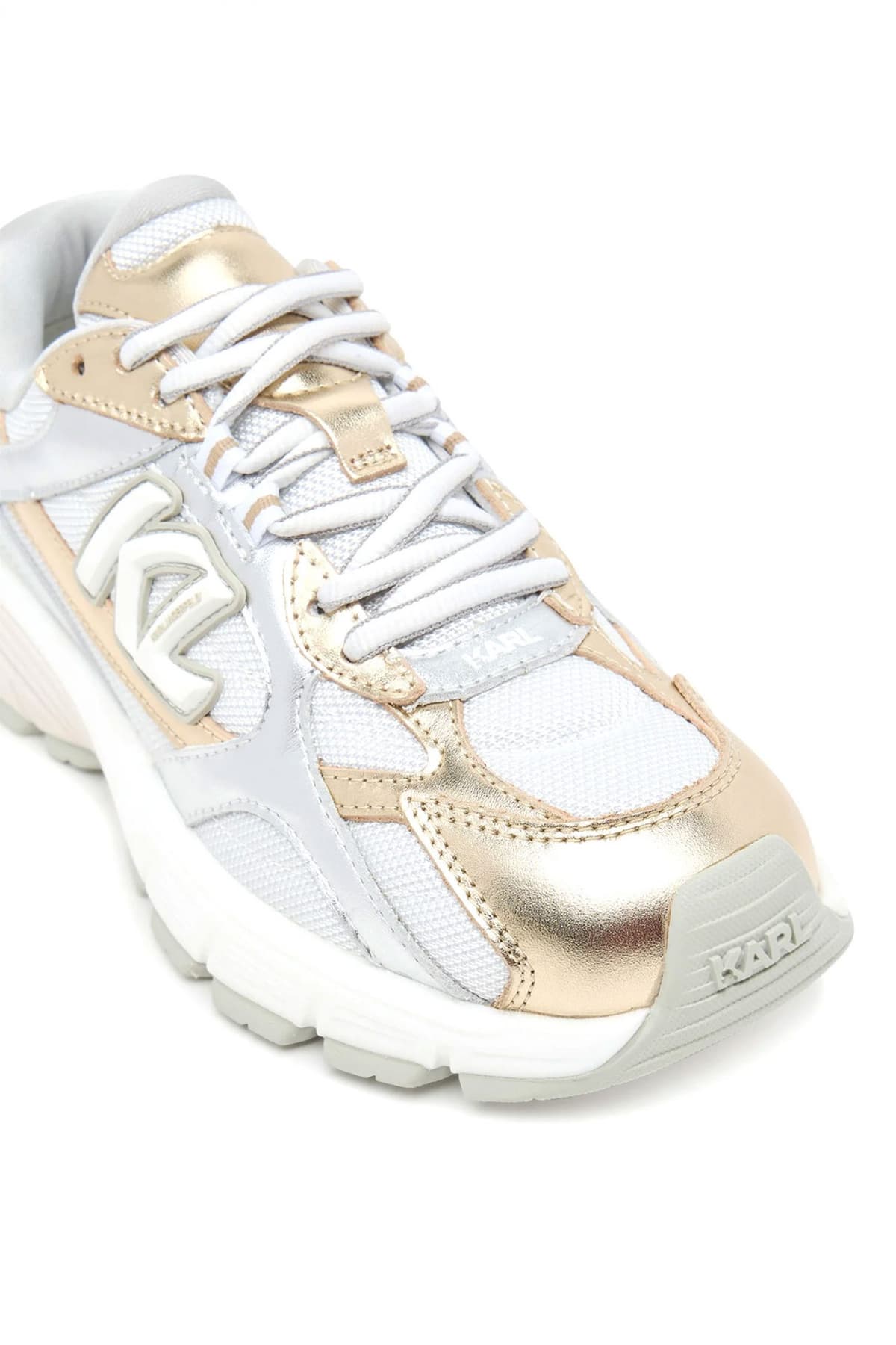 KARL LAGERFELD ΠΑΠΟΥΤΣΙΑ SNEAKERS ORION METAΛΛΙΚΕΣ ΛΕΠΤΟΜΕΡΕΙΕΣ ΛΑΜΨΗΣ LOGO ΛΕΥΚΟ/ΑΣΗΜΙ/ΧΡΥΣΟ