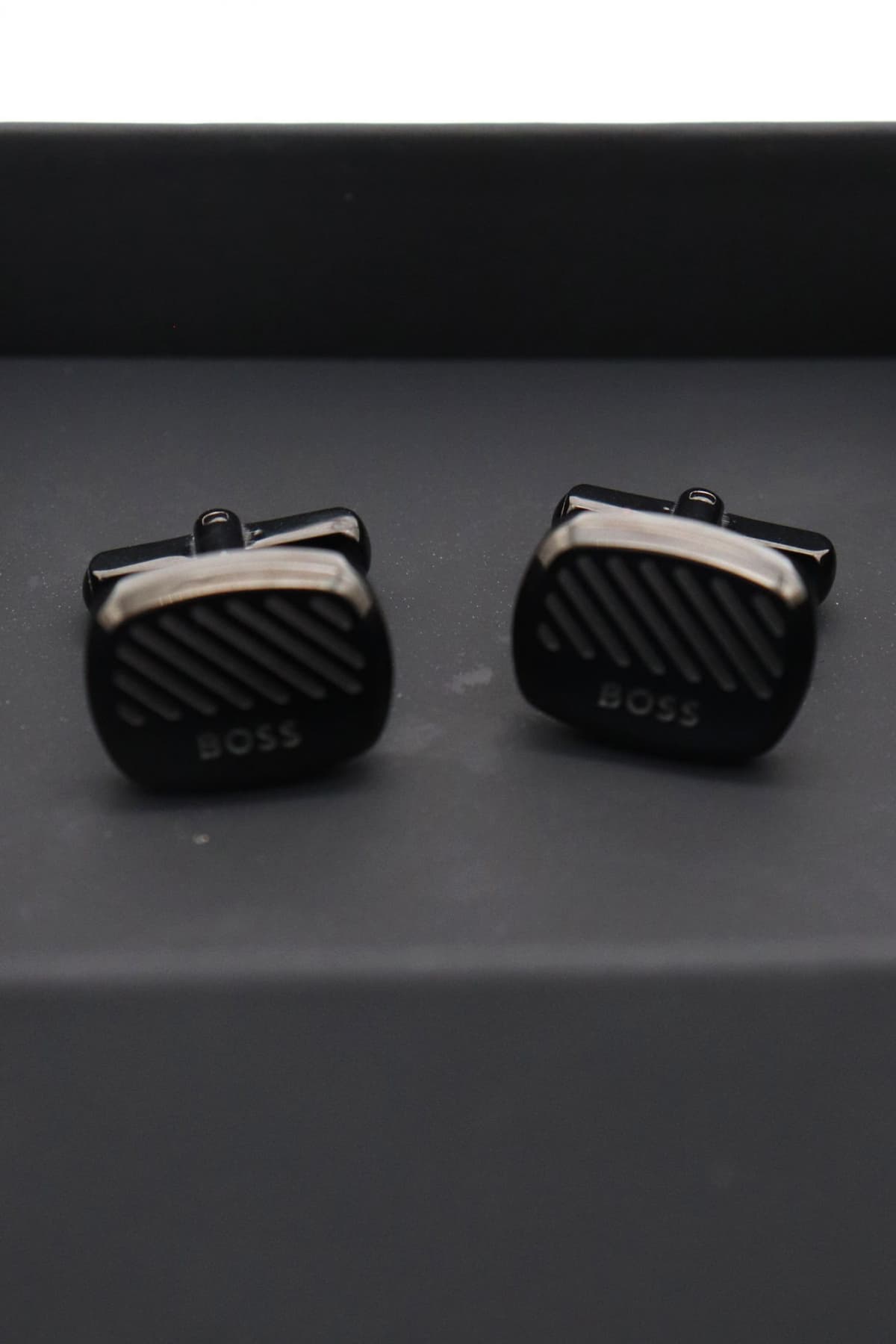 BOSS ΜΑΝΙΚΕΤΟΚΟΥΜΠΟ B-ASING-CUF ΜΑΥΡΟ