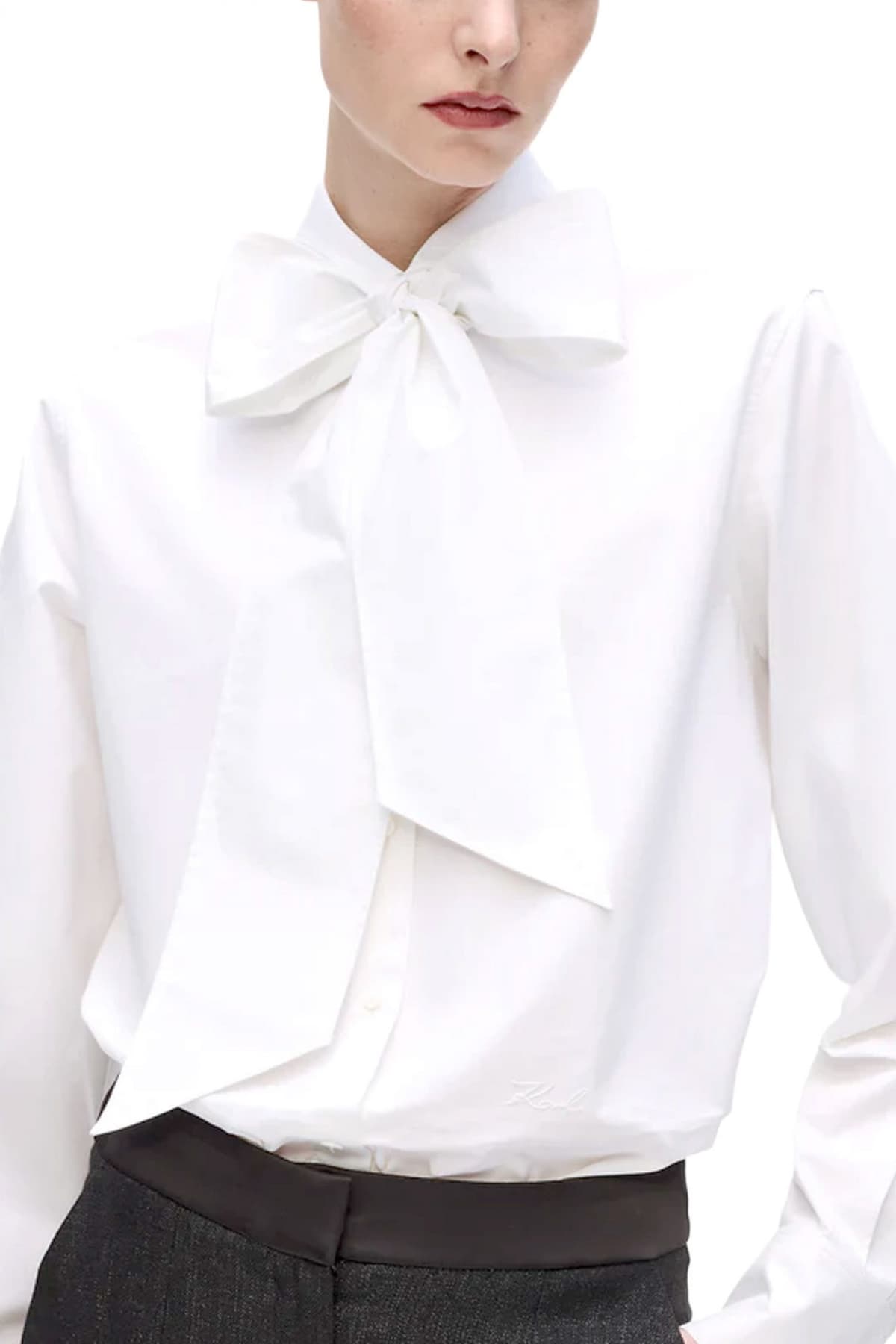 KARL LAGERFELD ΠΟΥΚΑΜΙΣΟ RETRO POPLIN BOW ΑΠΟΣΠΩΜΕΝΗ ΛΕΠΤΟΜΕΡΕΙΑ ΛΑΙΜΟΥ LOGO ΛΕΥΚΟ