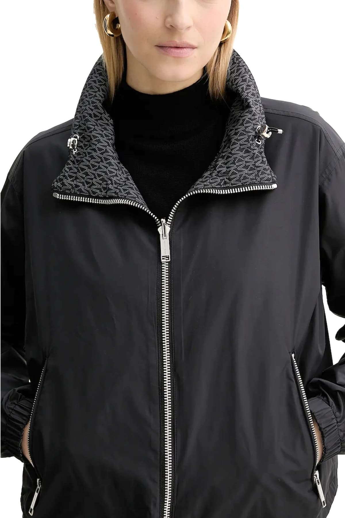 MICHAEL KORS ΜΠΟΥΦΑΝ ΔΙΠΛΗΣ ΟΨΗΣ ANORAK ALL OVER LOGO ΛΑΣΤΙΧΟ ΚΑΤΩ ΜΑΥΡΟ