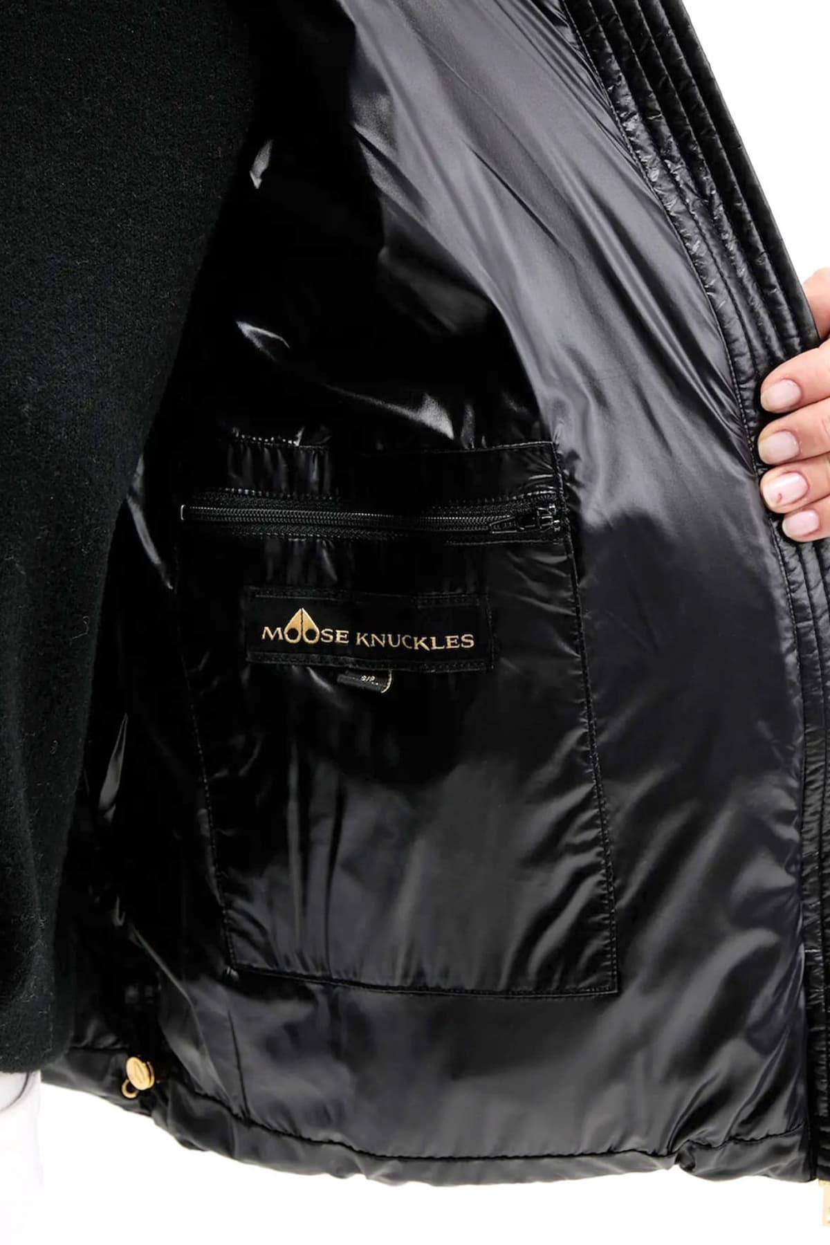 MOOSE KNUCKLES ΜΠΟΥΦΑΝ ΦΟΥΣΚΩΤΟ ΑΠΟΣΠΩΜΕΝΗ ΚΟΥΚΟΥΛΑ LOGO ΜΑΥΡΟ