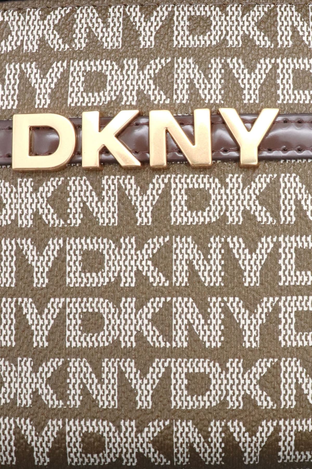 DKNY ΠΟΡΤΟΦΟΛΙ AVRIL LARGE ALL OVER LOGO ΜΠΕΖ-ΚΑΦΕ