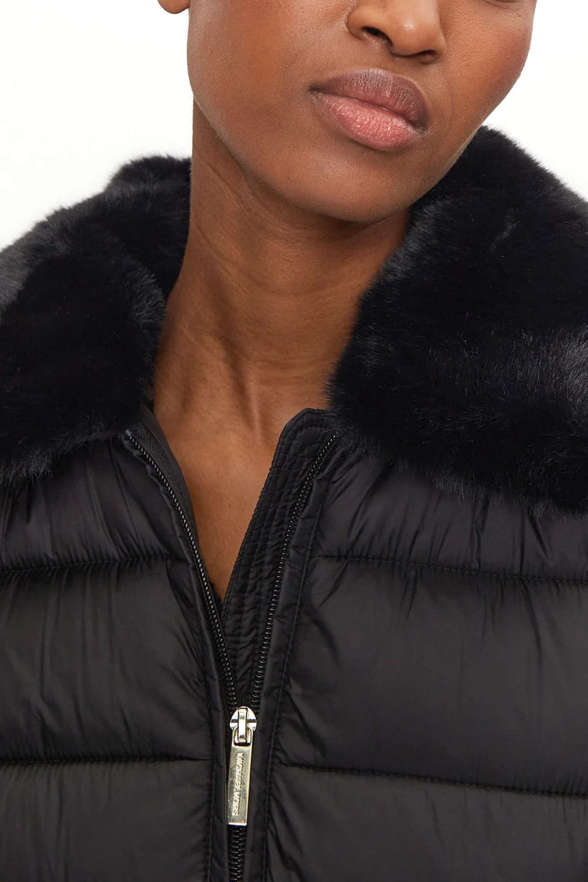 MICHAEL KORS ΜΠΟΥΦΑΝ ΦΟΥΣΚΩΤΟ ΑΠΟΣΠΩΜΕΝΗ ΖΩΝΗ ΑΠΟΣΠΩΜΕΝΟΣ ΓΙΑΚΑΣ FAUX FUR LOGO ΤΣΕΠΕΣ ΜΑΥΡΟ