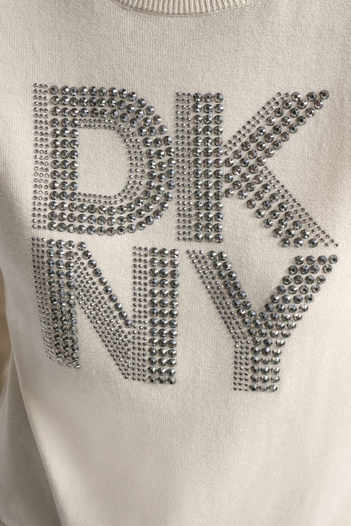 DKNY ΠΛΕΚΤΟ CREW NECK LOGO ΣΤΡΑΣ ΕΚΡΟΥ