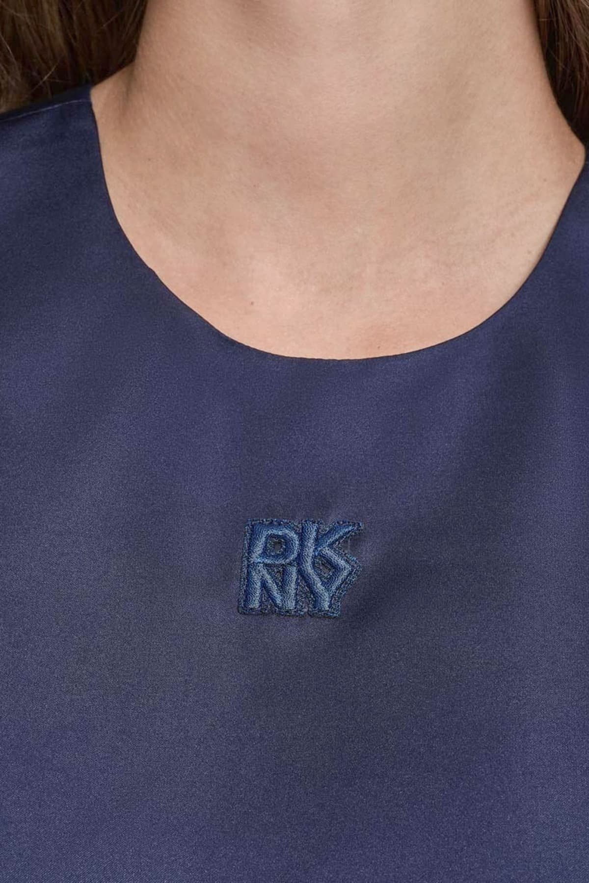DKNY TOP CREW NECK ΛΑΣΤΙΧΟ ΚΑΤΩ LOGO ΜΠΛΕ