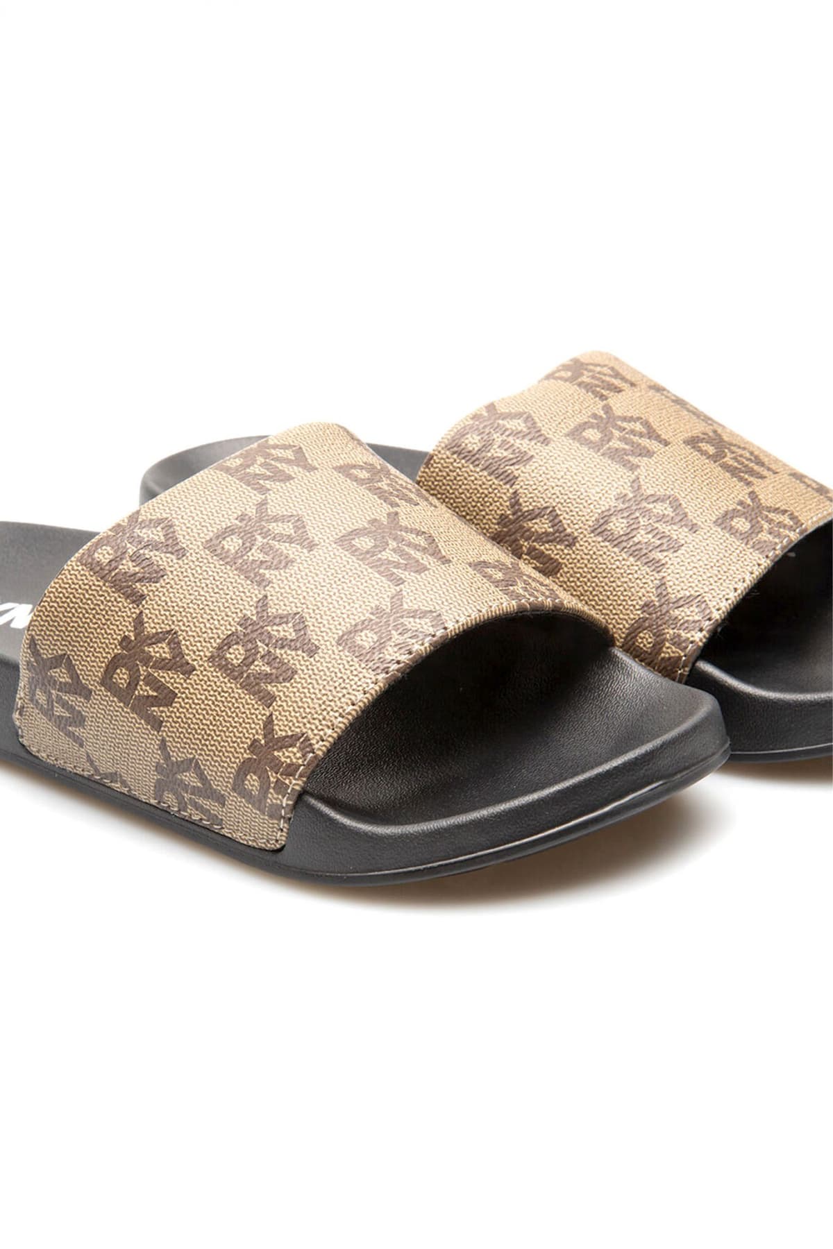 DKNY ΠΑΠΟΥΤΣΙΑ ΠΑΝΤΟΦΛΕΣ ZELLA FLAT SLIDE ALL OVER LOGO ΜΠΕΖ-ΚΑΦΕ