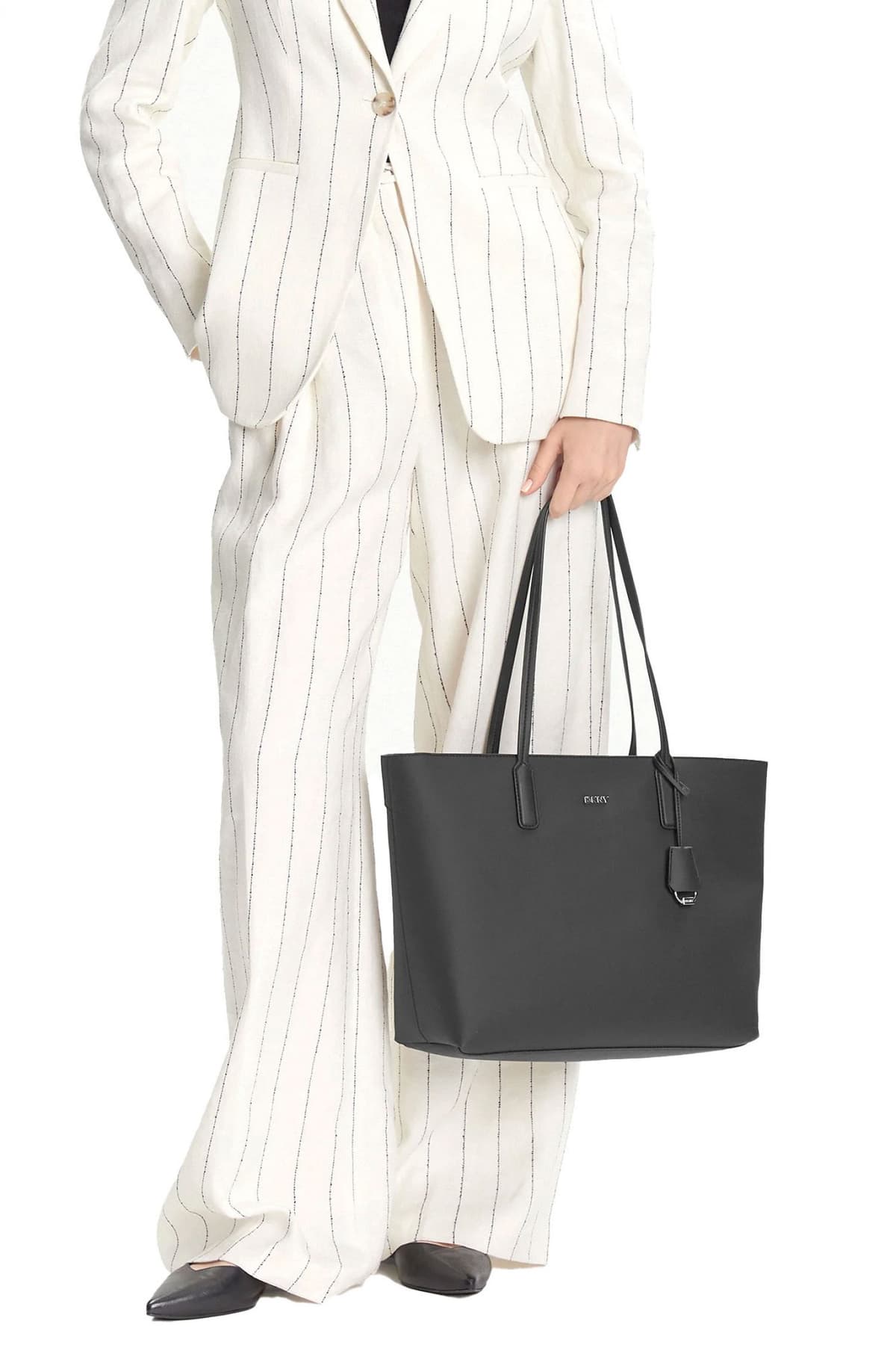 DKNY ΤΣΑΝΤΑ ΩΜΟΥ SAIGE EW TZ TOTE ΕΠΙΠΡΟΣΘΕΤΟ ΤΣΑΝΤΑΚΙ LOGO ΜΑΥΡΟ