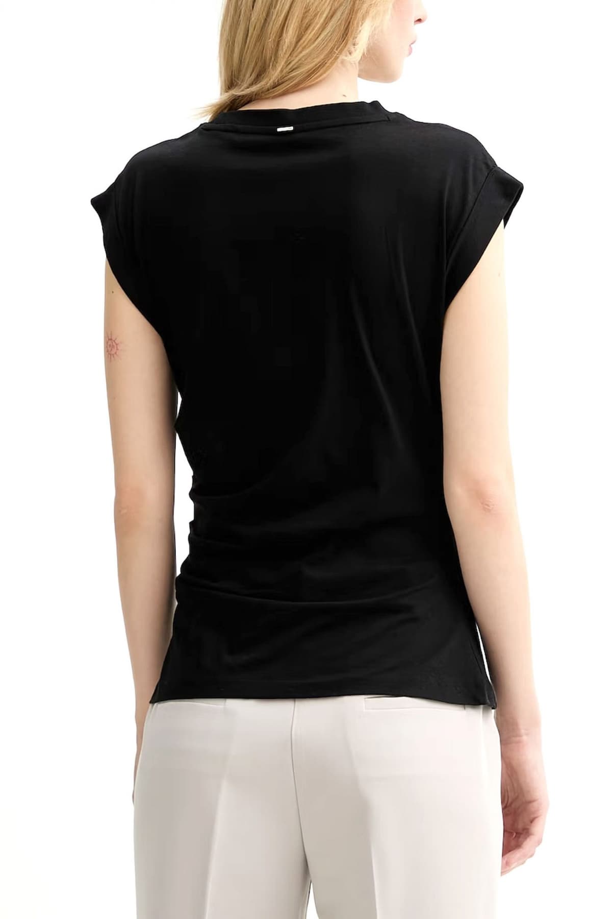 BOSS TOP EPKA ΣΟΥΡΑ ΜΕΣΗ ΜΑΥΡΟ