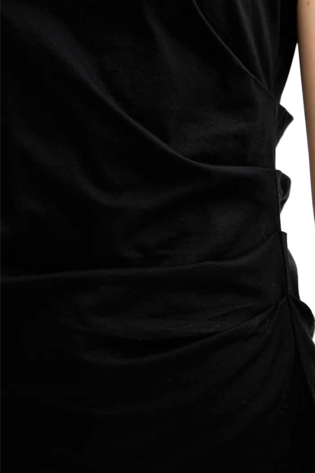 BOSS TOP EPKA ΣΟΥΡΑ ΜΕΣΗ ΜΑΥΡΟ