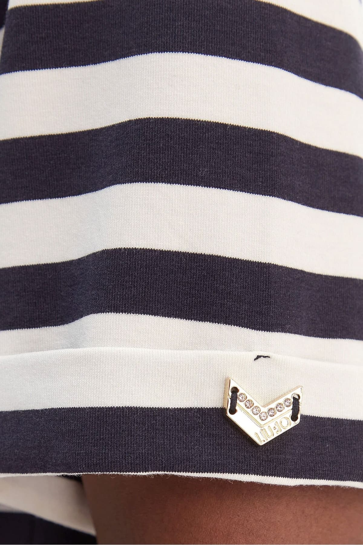 LIU-JO BETTER T-SHIRT V-NECK ΡΙΓΕ LOGO ΣΤΡΑΣ ΕΚΡΟΥ-ΜΠΛΕ