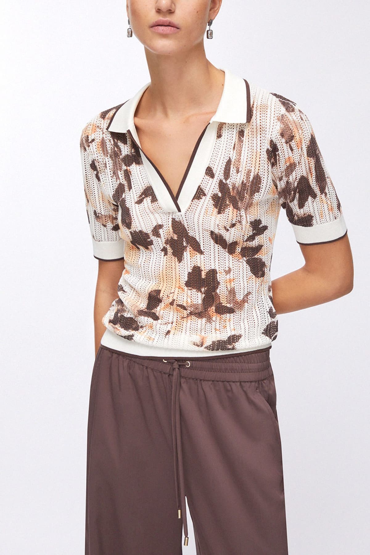 LIU-JO POLO ΠΛΕΚΤΟ ΔΙΑΤΡΗΤΟ FLORAL ΕΚΡΟΥ-ΚΑΦΕ