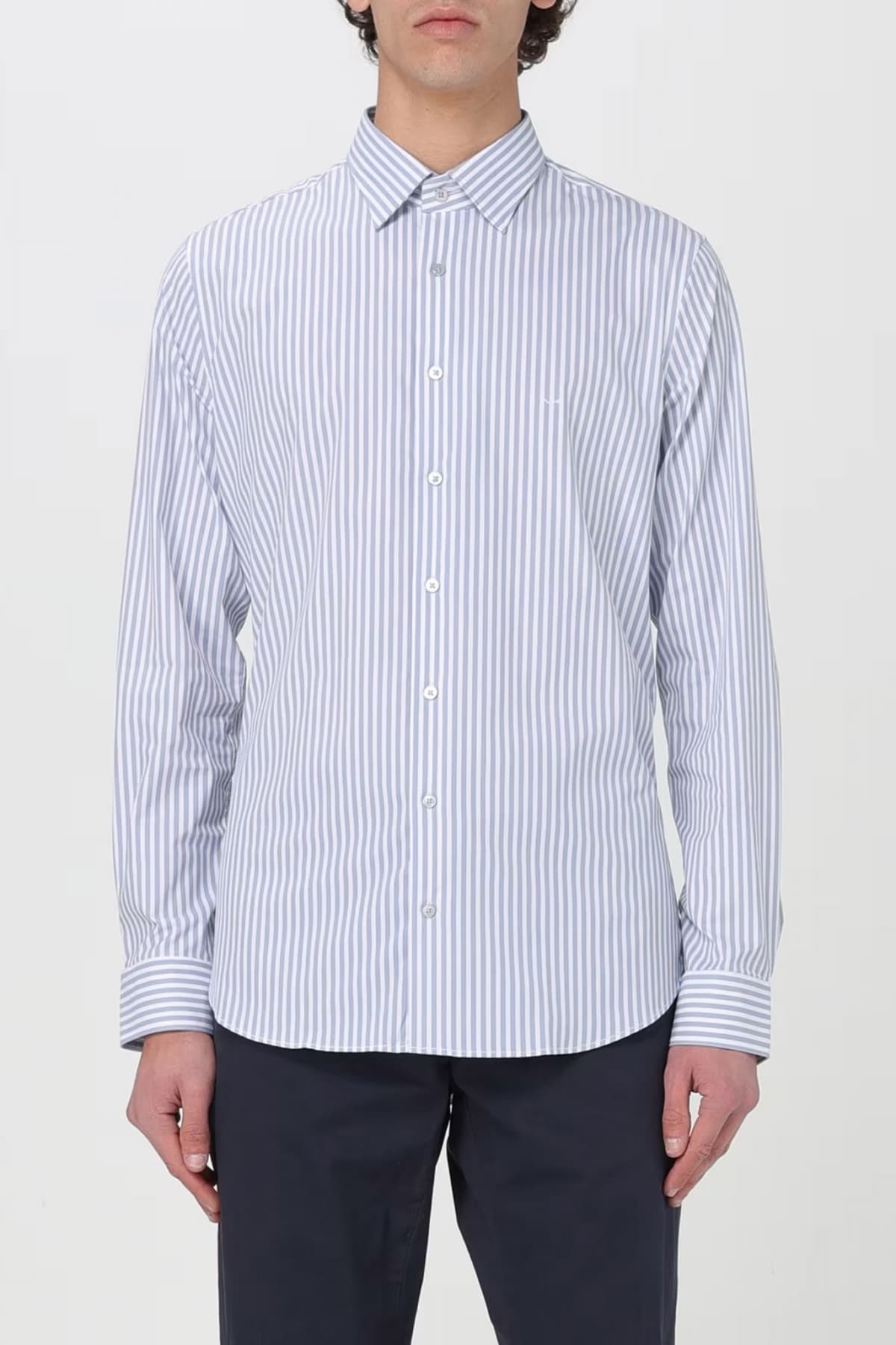 MICHAEL KORS ΠΟΥΚΑΜΙΣΟ ΡΙΓΕ SLIM FIT PERFORMANCE STRETCH ΣΙΕΛ-ΛΕΥΚΟ