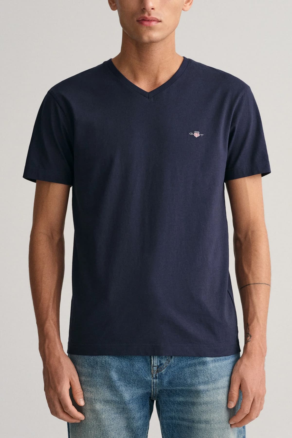 GANT T-SHIRT V-NECK SLIM SHIELD ΜΑΥΡΟ