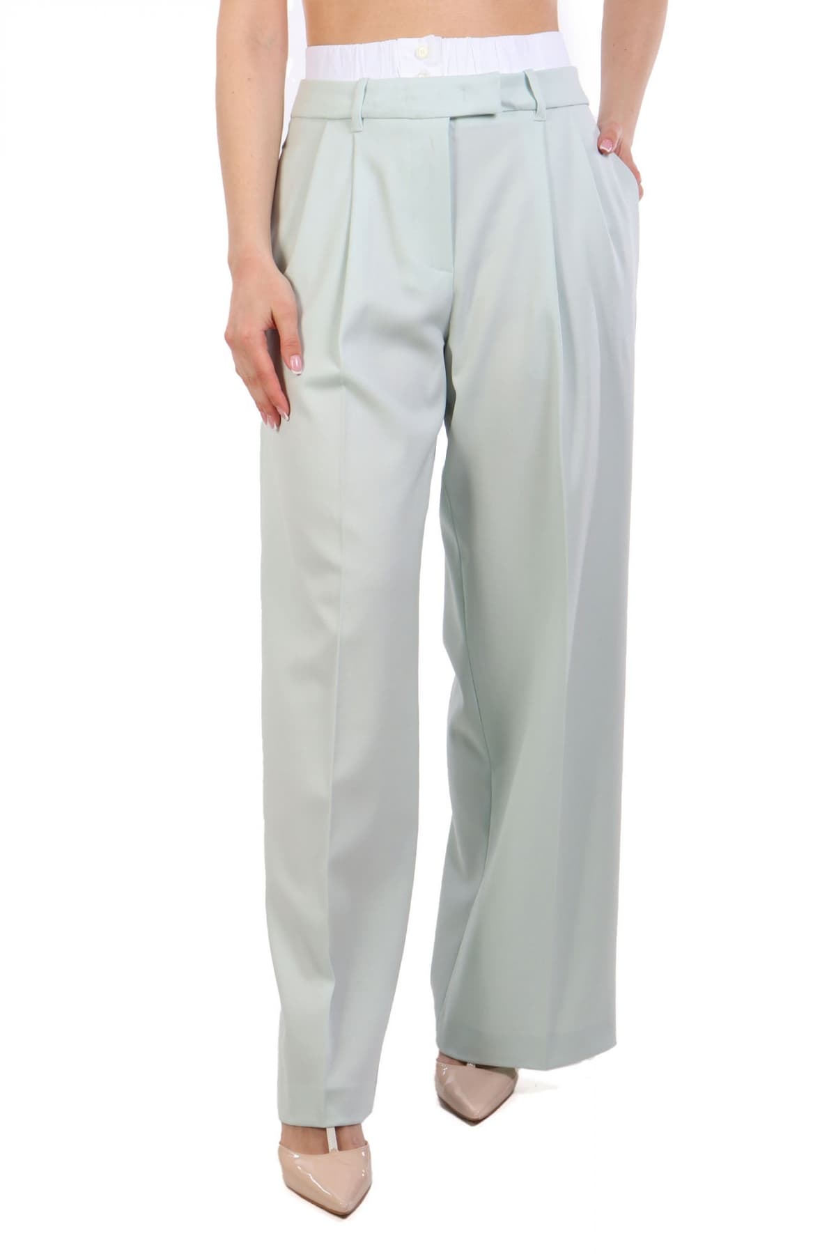 LIVIANA CONTI ΠΑΝΤΕΛΟΝΑ ΜΕ ΠΙΕΤΕΣ ΜΕΝΤΑ