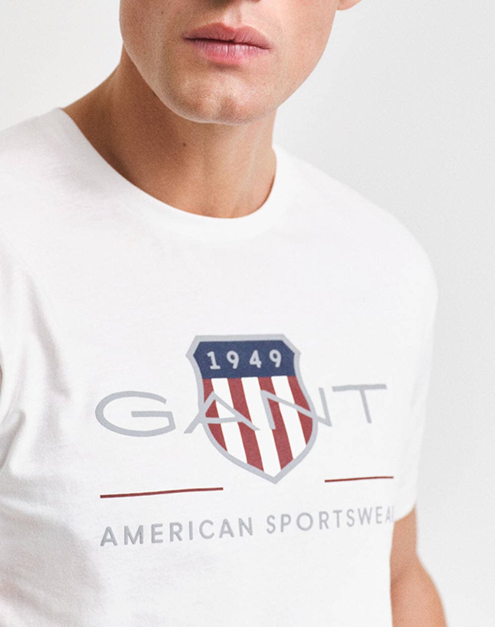 T-shirt με κοντά μανίκια Gant ARCHIVE SHIELD