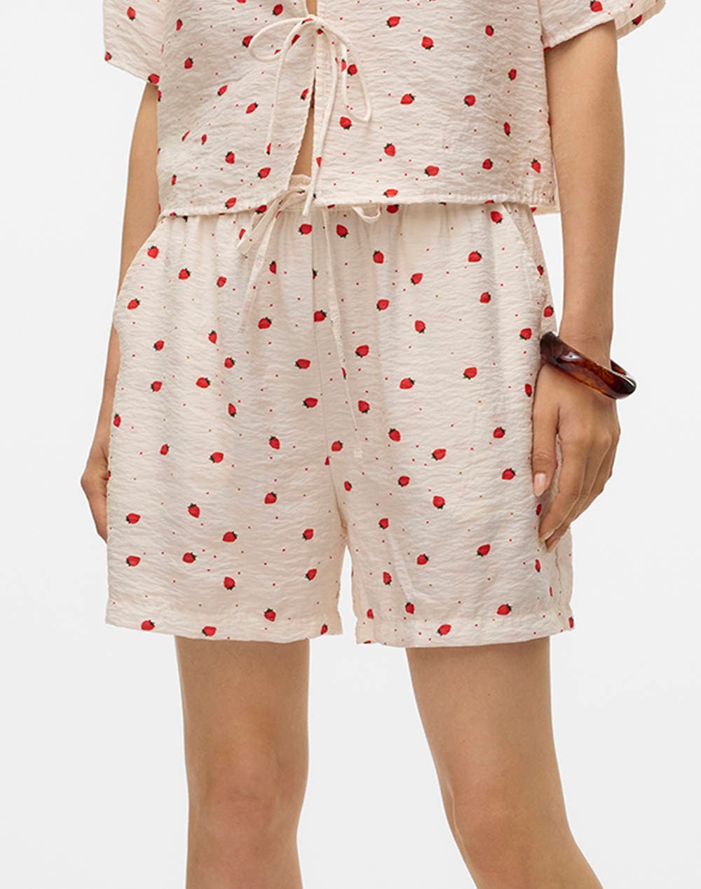 VERO MODA VMODETTE HW SHORTS WVN GA 10324635-Snow WhiteStrawberryw.dots Ecru