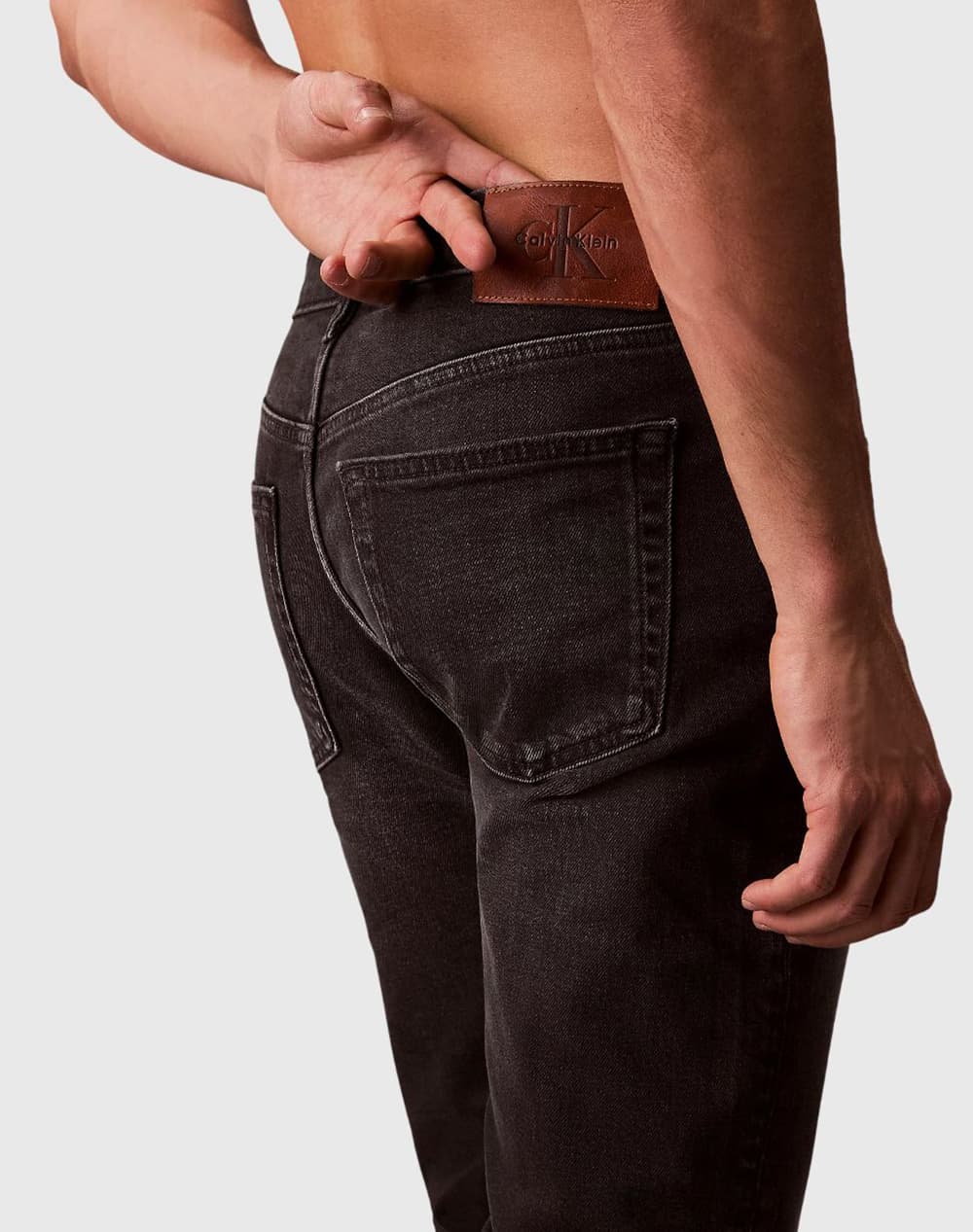 Essential Slim Tapered Fit L.32 Jeans Men Calvin Klein