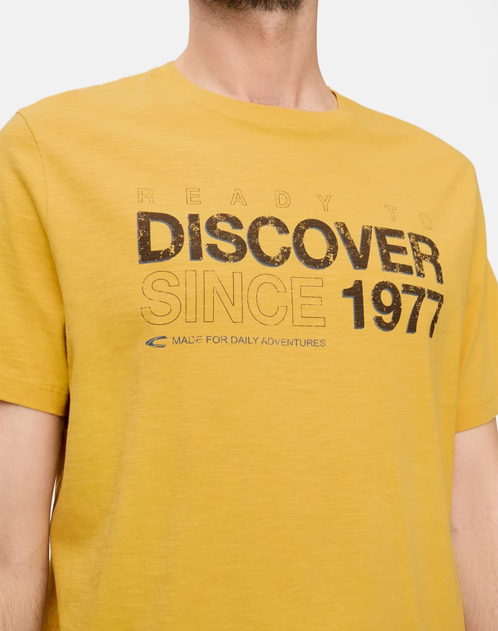 ΑΝΔΡΙΚΟ T-SHIRT CAMEL ACTIVE ΜΕ ΤΥΠΩΜΑ ΣΤΡΟΓΓΥΛΗ ΛΑΙΜΟΚΟΨΗ ΚΙΤΡΙΝΟ