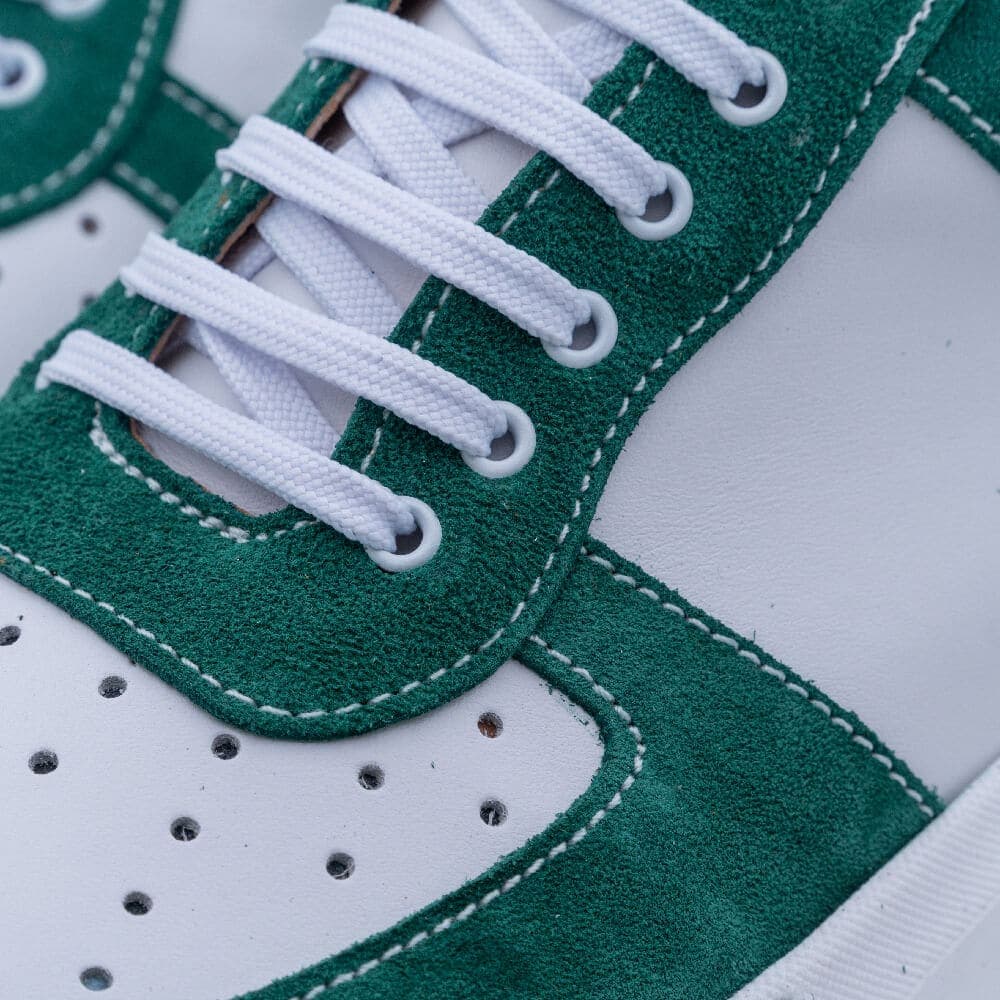 Designer Λευκα Sneakers με Πράσινες Σουέντ Λεπτομέρειες