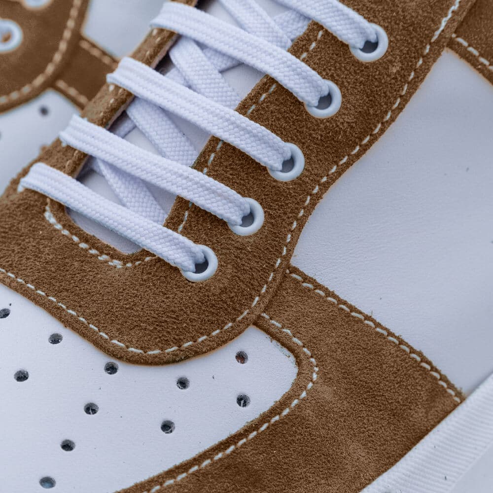 Designer Λευκα Sneakers με Καφέ Σουέντ Λεπτομέρειες