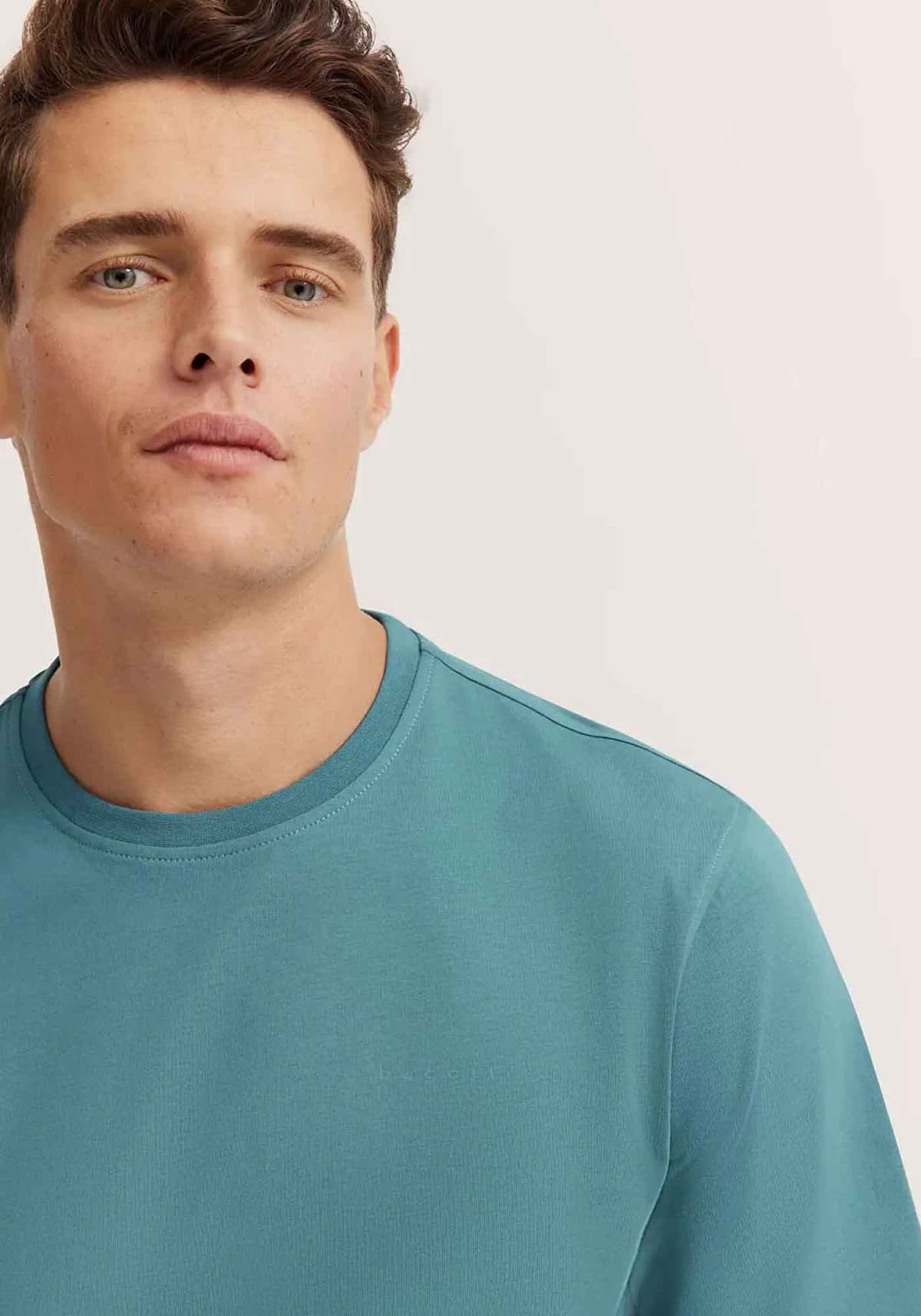 Bugatti T Shirt της σειράς Basic - 8350 75040C 550 Bottle Green