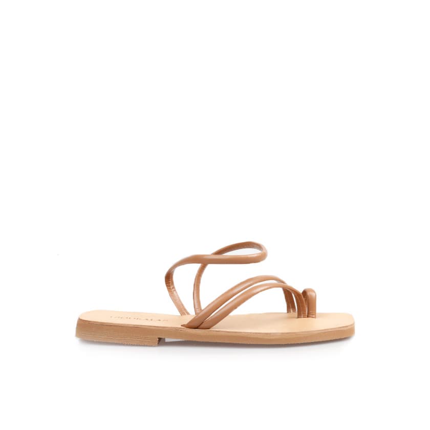 Σανδάλια χειροποίητα λευκά δερματίνη με λουράκια και μαύρο πάτο