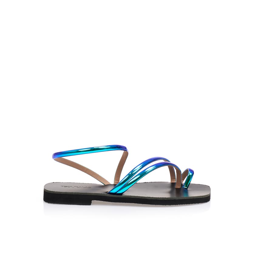 Σανδάλια χειροποίητα λευκά δερματίνη με λουράκια και μαύρο πάτο