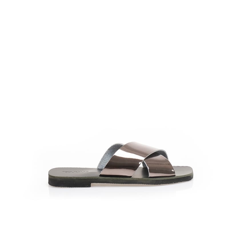 Σανδάλια χειροποίητα ανθρακί δερματίνη με σχέδιο χιαστί στη φάσα