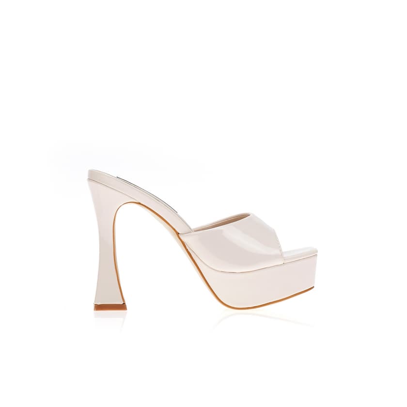 Mules ασημί δερματίνη με φιάπα και ιδιαίτερο τακούνι