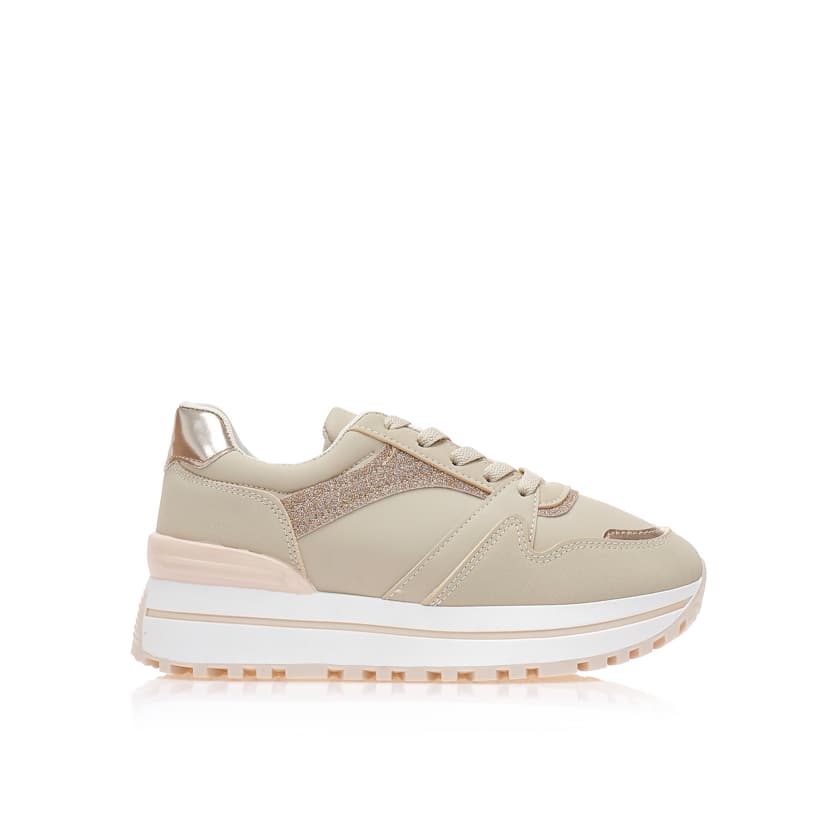 Αθλητικά μπεζ δερματίνη και σουέτ με λούρεξ και μεταλλικές λεπτομέρειες