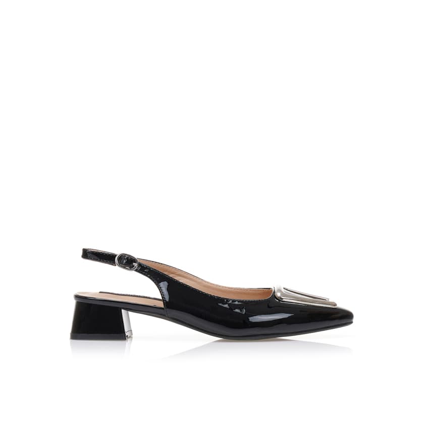 Γόβες mules μπεζ λουστρίνι με αγκράφα