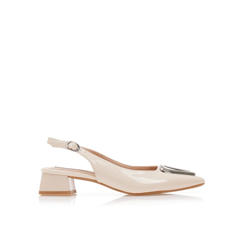 Γόβες mules μπεζ λουστρίνι με αγκράφα