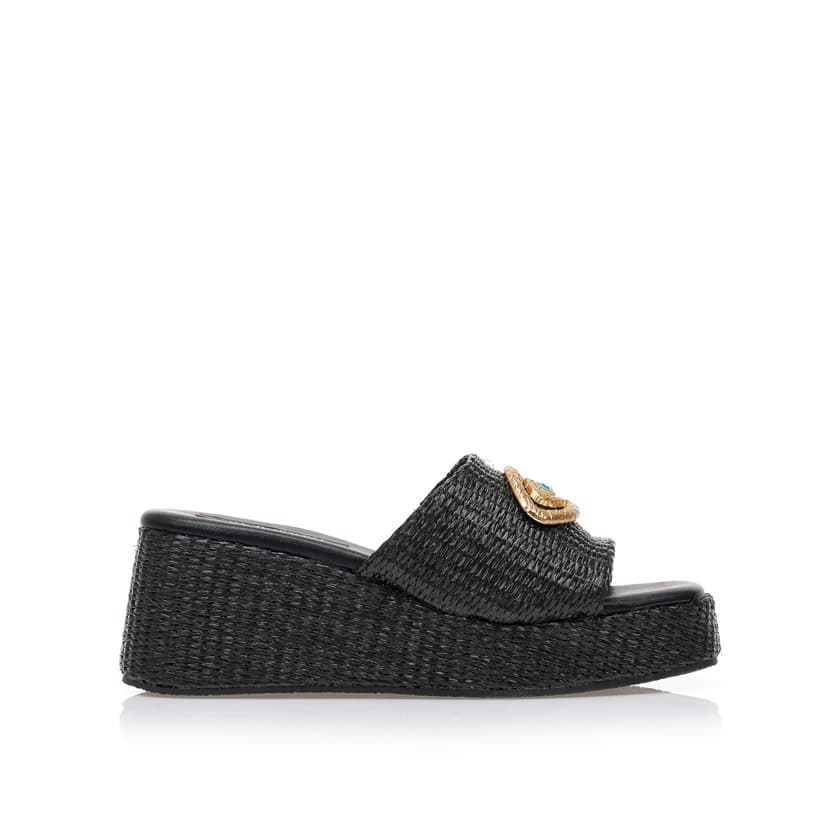 Πλατφόρμες μαύρες ψάθινες με χρυσή αγκράφα