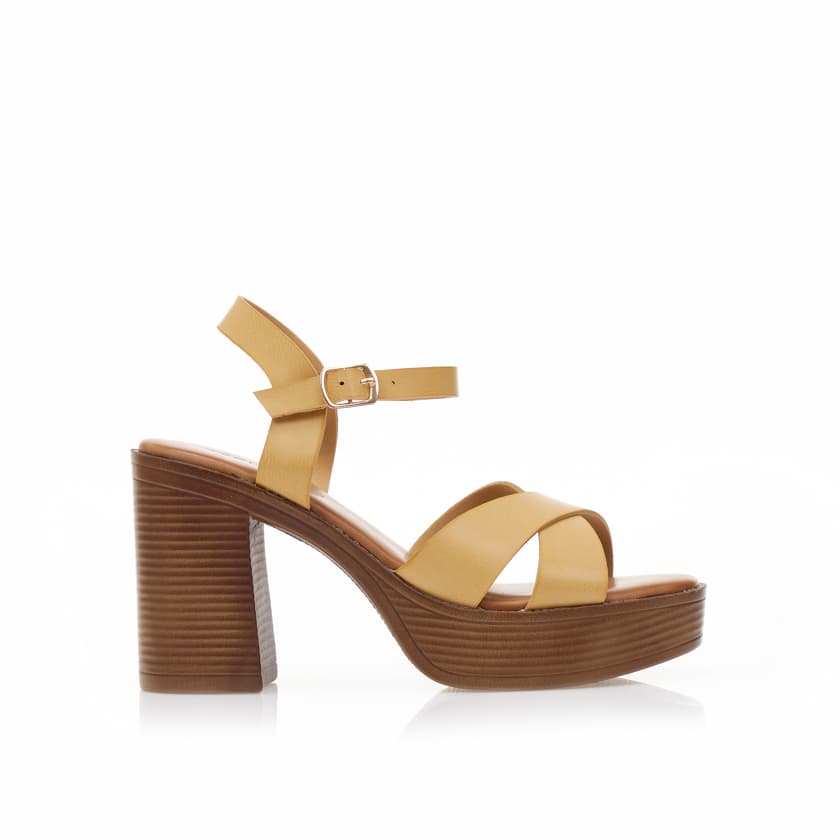 Πέδιλα TSOUKALAS κάμελ δερματίνη με χιαστί φάσα και φιάπα