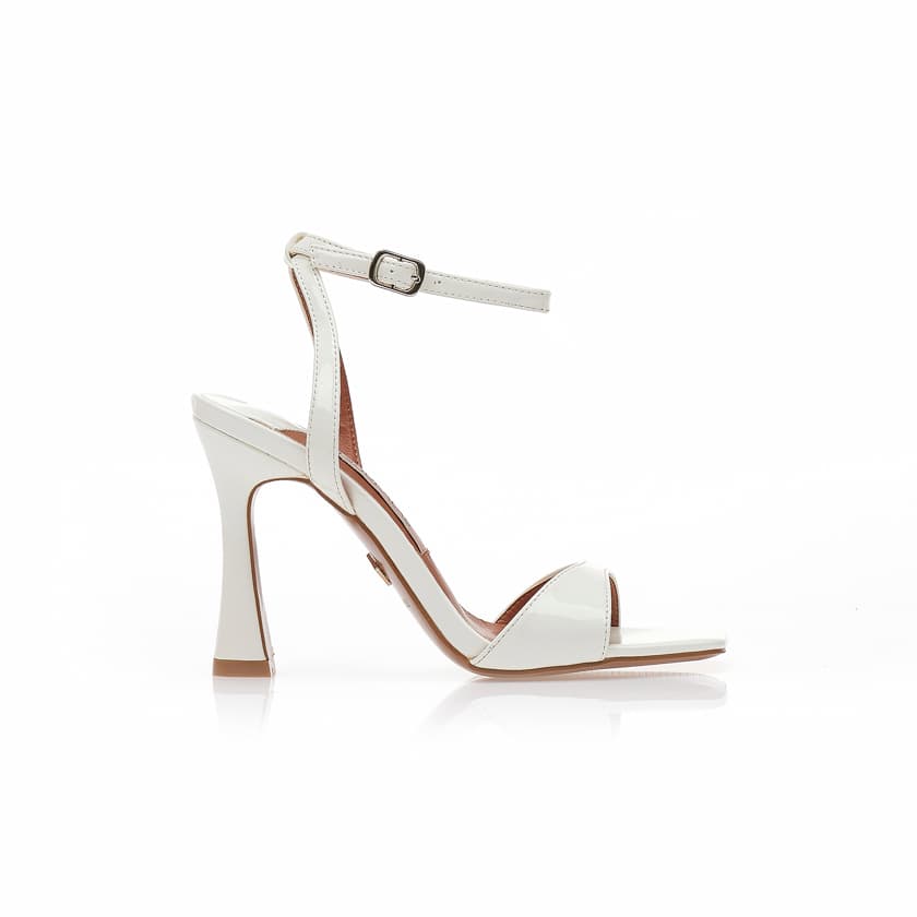 Πέδιλα TSOUKALAS ασημί λουστρίνι με ιδαίτερο σχέδιο στο λουράκι