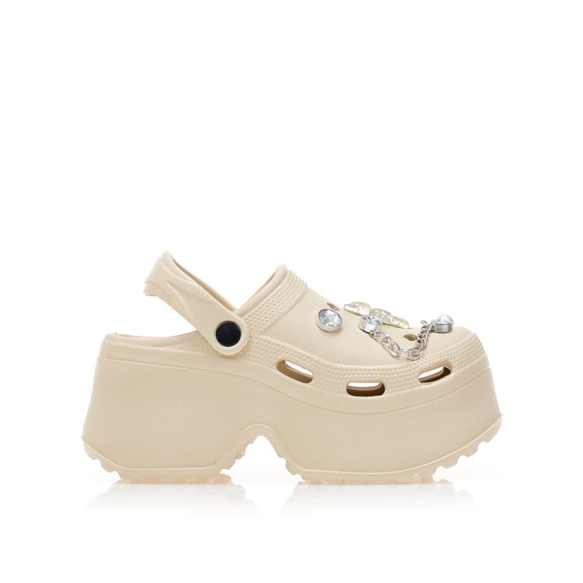 Παντόφλες σαμπό μαύρες λάστιχο με ιδιαίτερα διακοσμητικά