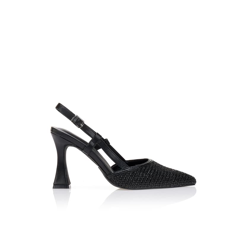 Γόβες μπεζ με ψάθινη μύτη