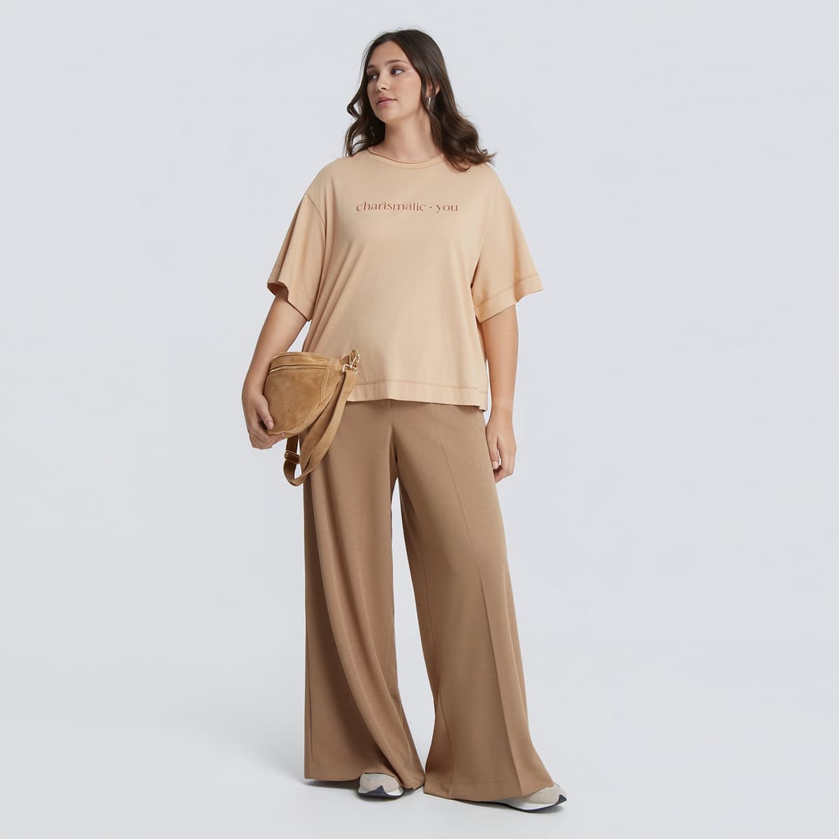 Βαμβακερό boxy t-shirt με logo “charismatic you”